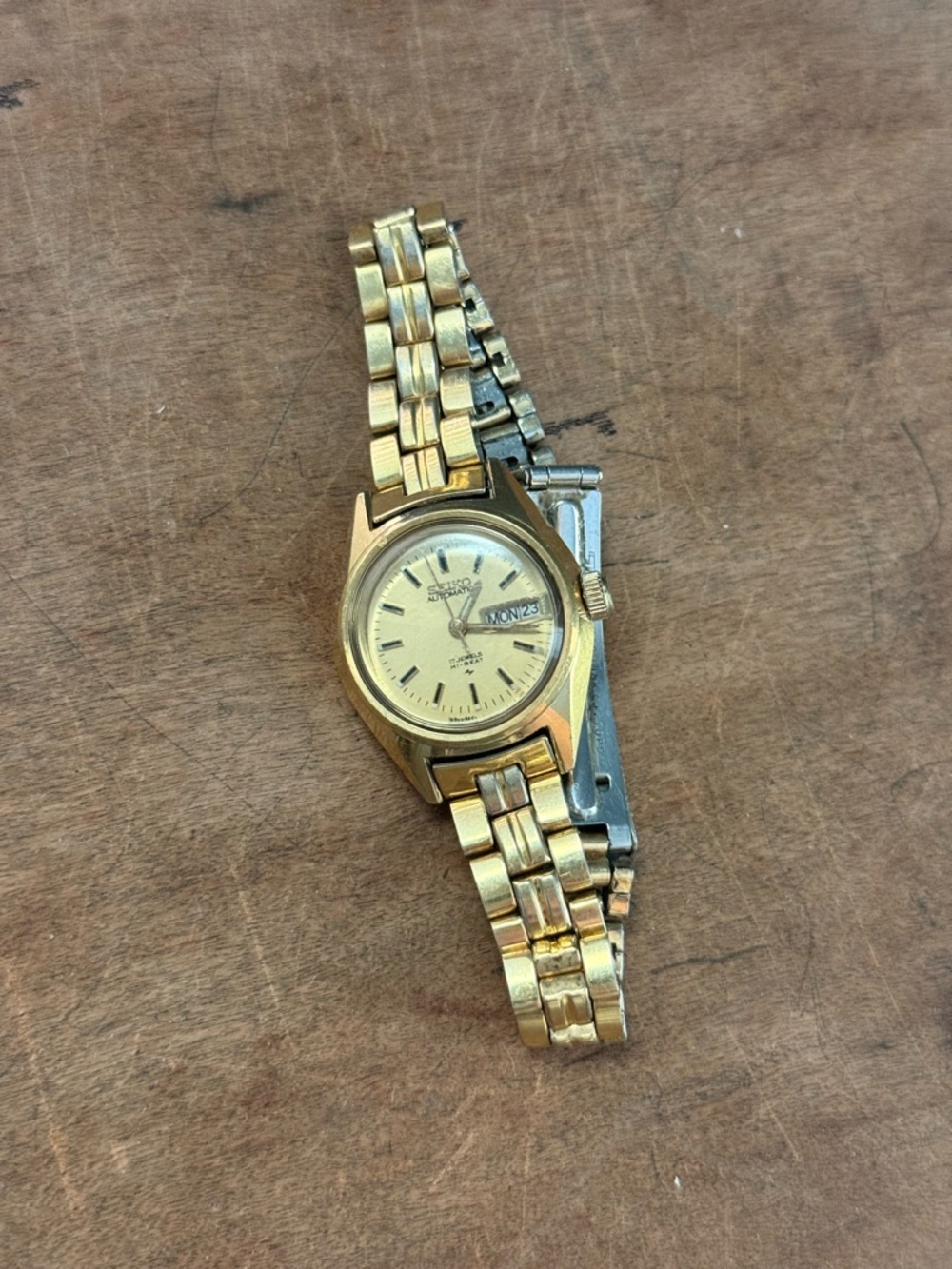 Vintage Seiko Automatic Women’s Watch Gold Tone Day Date 17 Jewels Japan